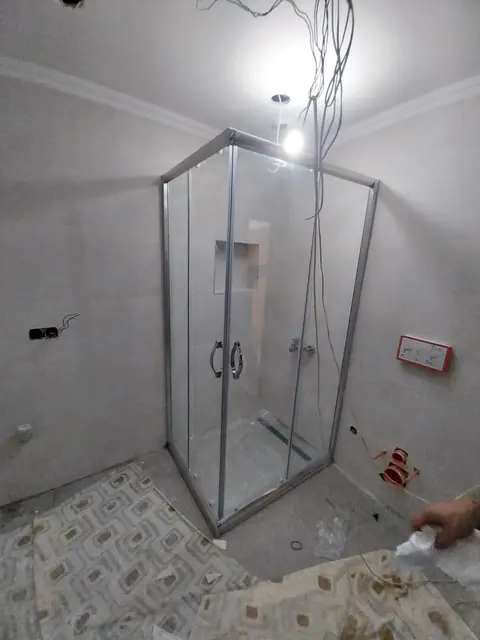 Kağıthane Meydanı duşakabin işlerinden bir montaj örneği - Cansu Duşakabin